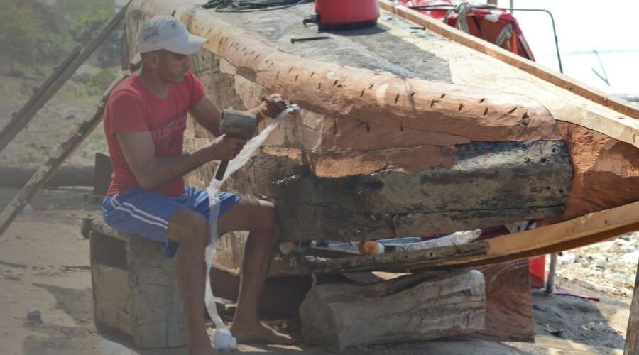 Why choose water damage restoration service for burst pipe water damage in Pasadena